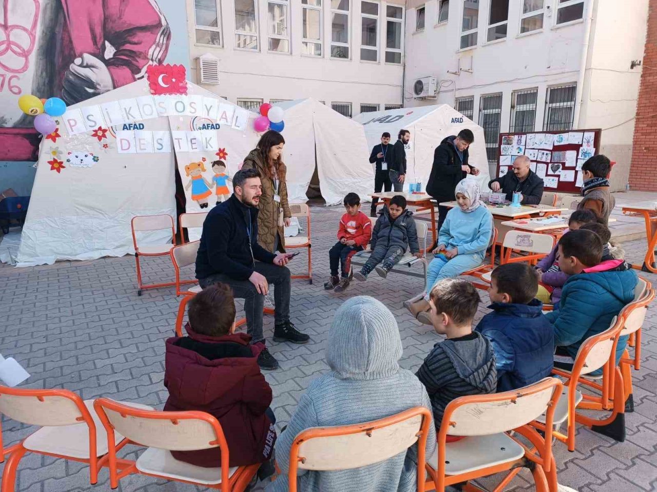Gönüllü öğretmenler depremzedeler için seferber oldu