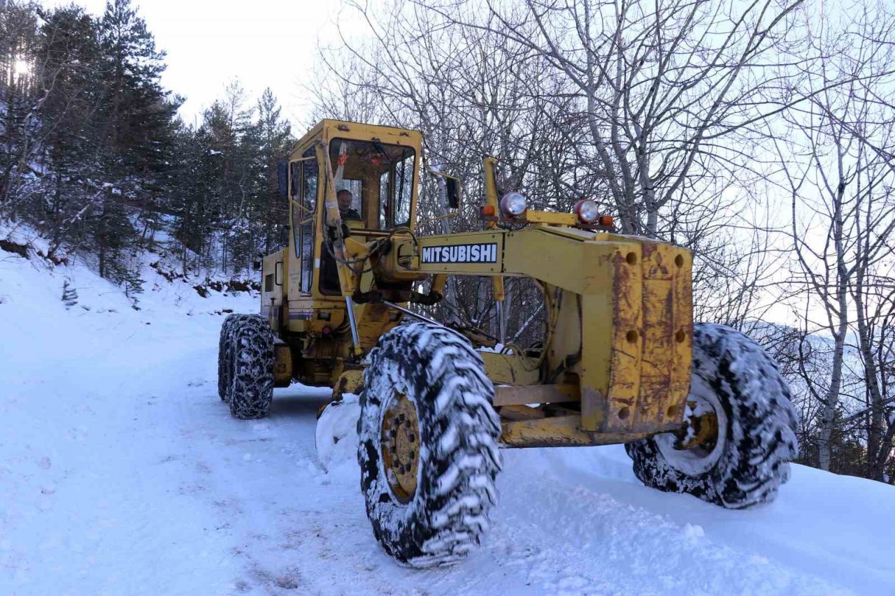 Gümüşhane’de kapalı köy yolları açıldı
