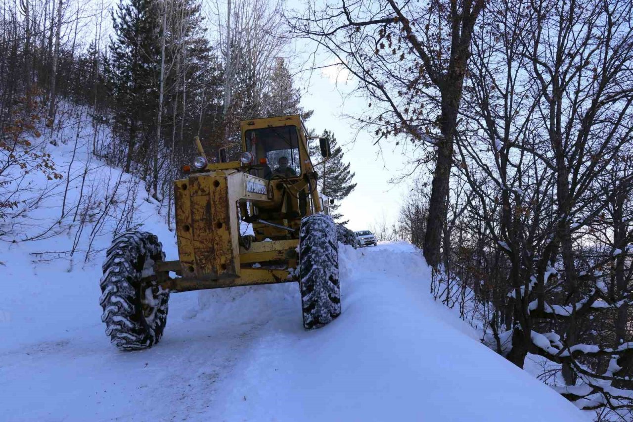 Gümüşhane’de kapalı köy yolları açıldı