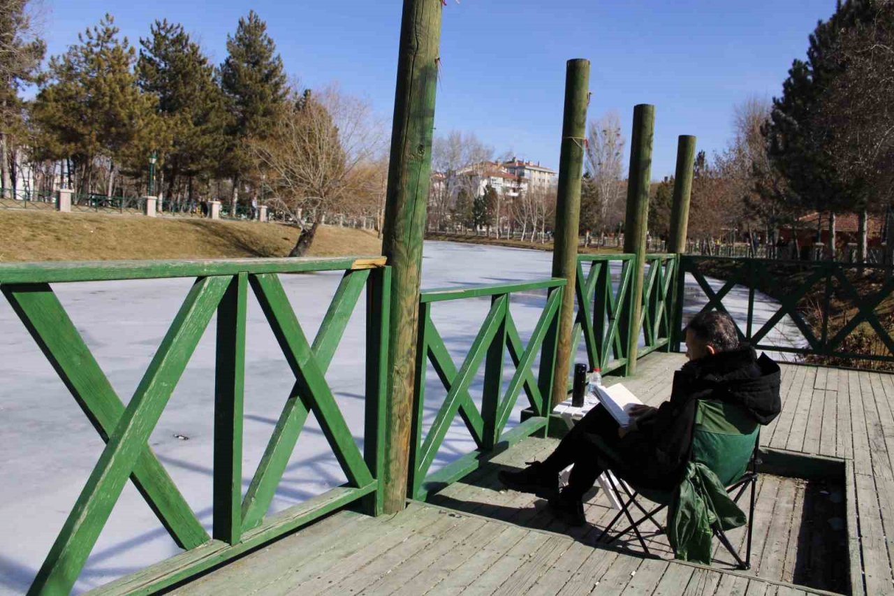 Porsuk Çayı’nın buzu 13 derecede bile çözülmedi