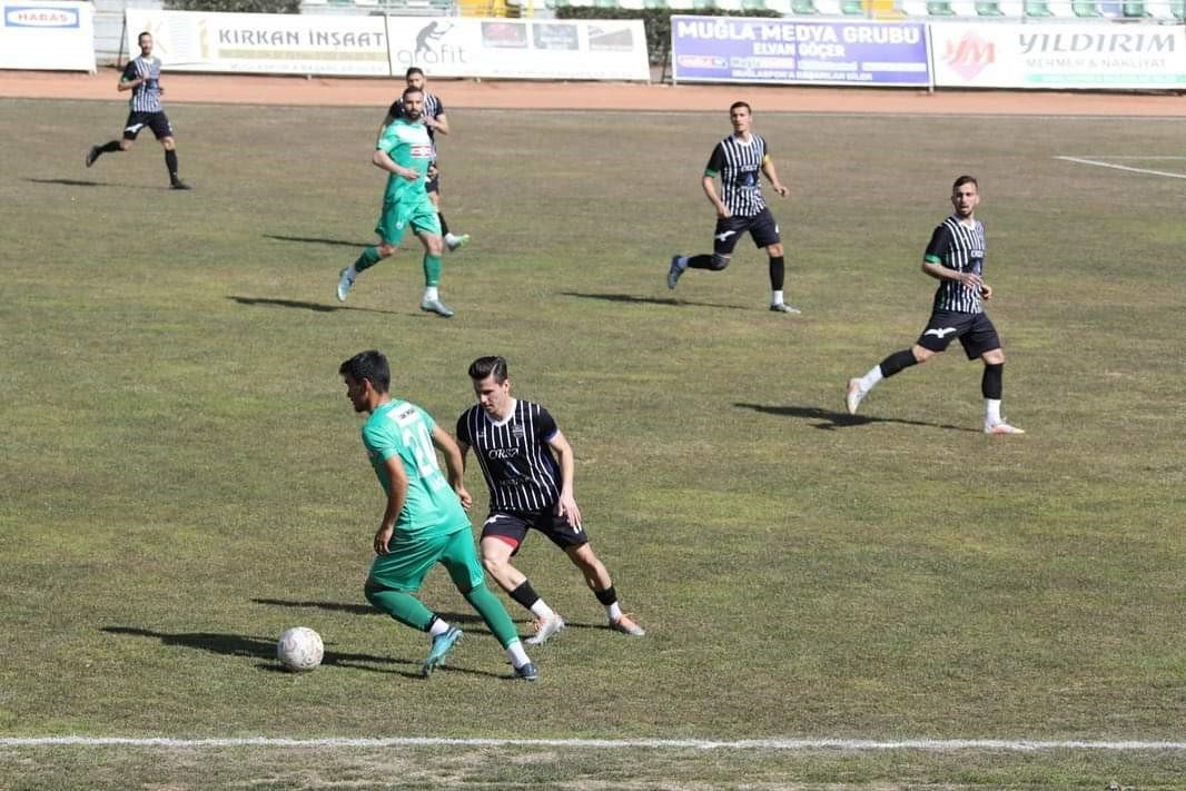 Ermaş Muğlaspor ve Marmaris Gençlikspor depremzedeler için sahaya çıktı