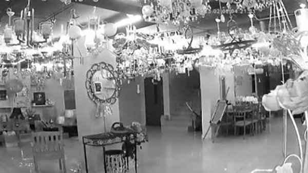 Kahramanmaraş’taki deprem anı avizecinin güvenlik kamerasında