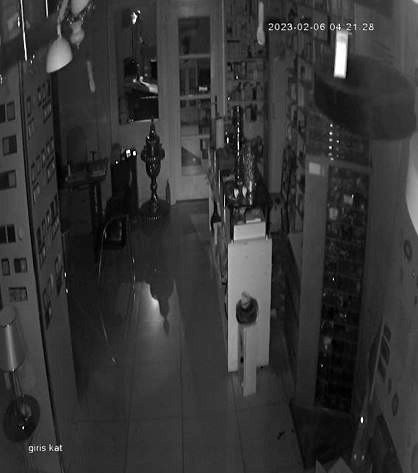 Kahramanmaraş’taki deprem anı avizecinin güvenlik kamerasında