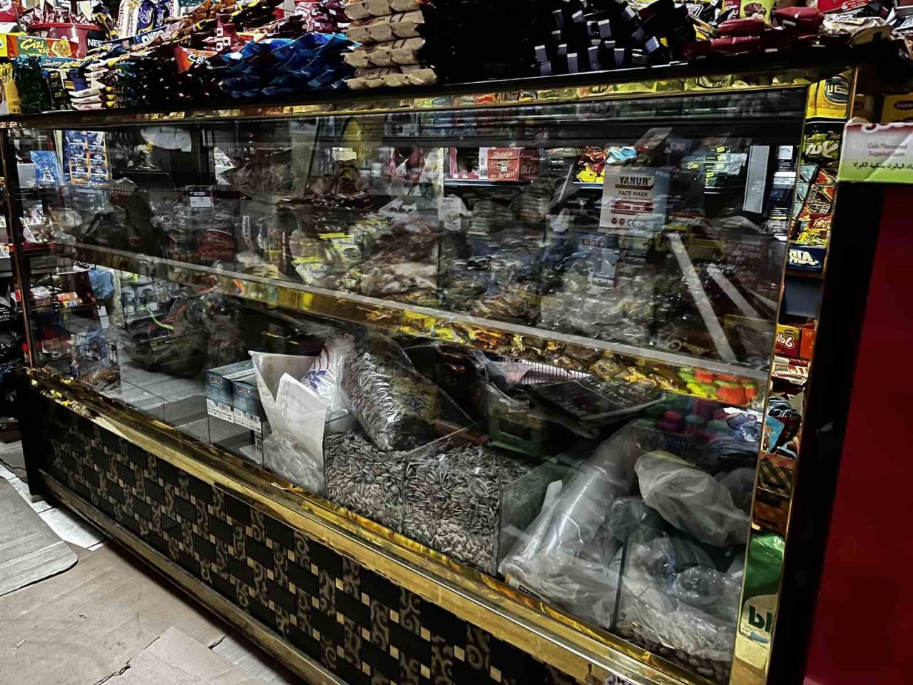 Deprem anı marketin güvenlik kamerasına böyle yansıdı