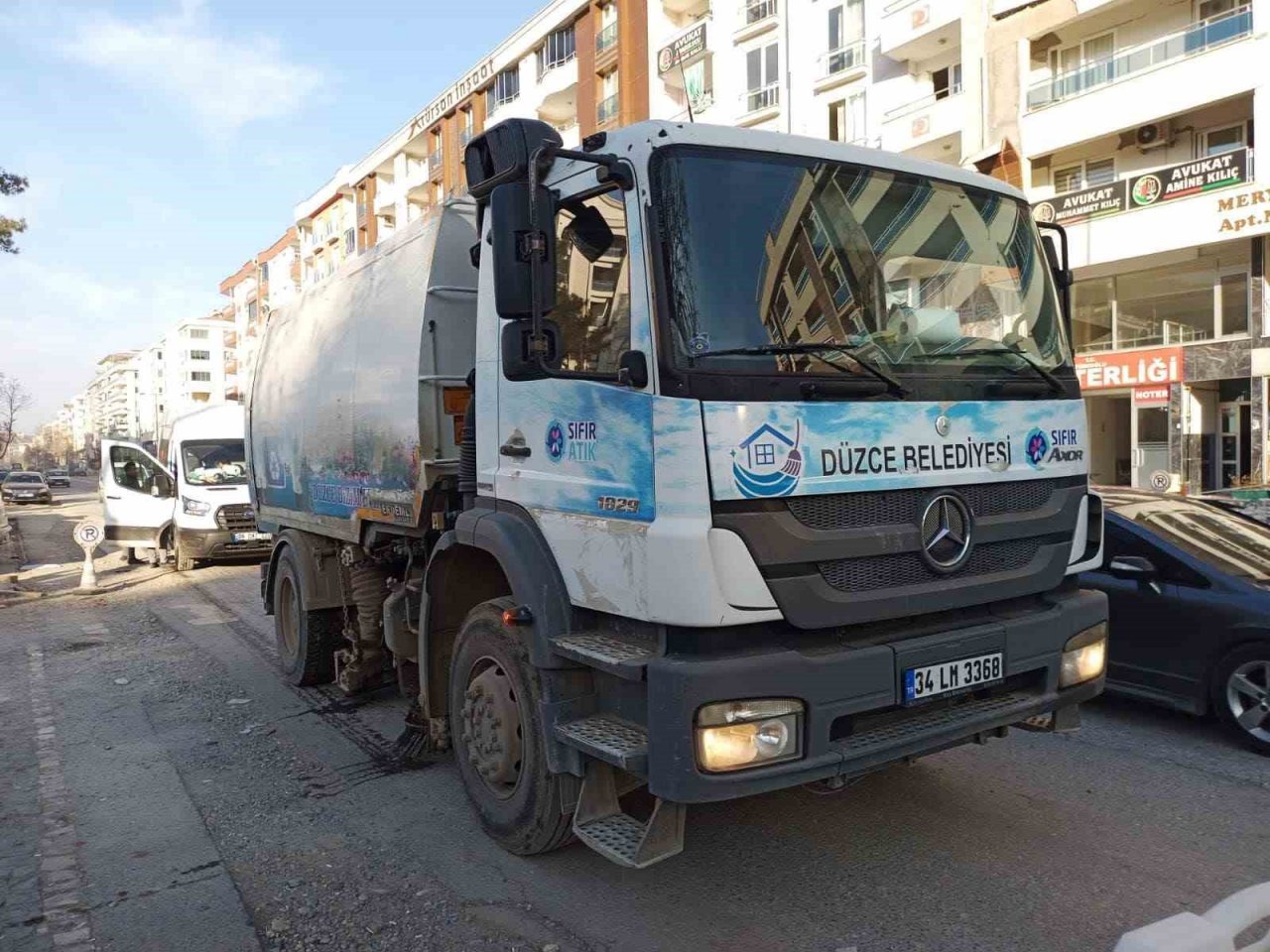 Düzce, kardeş şehirde enkaz kaldırma çalışmaları başladı