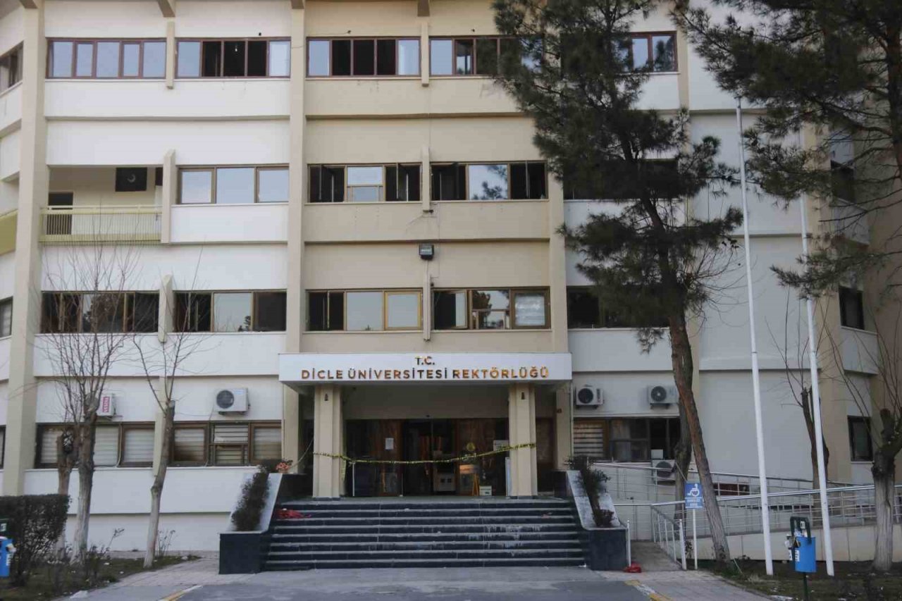 Dicle Üniversitesi rektörlük binası boşaltıldı