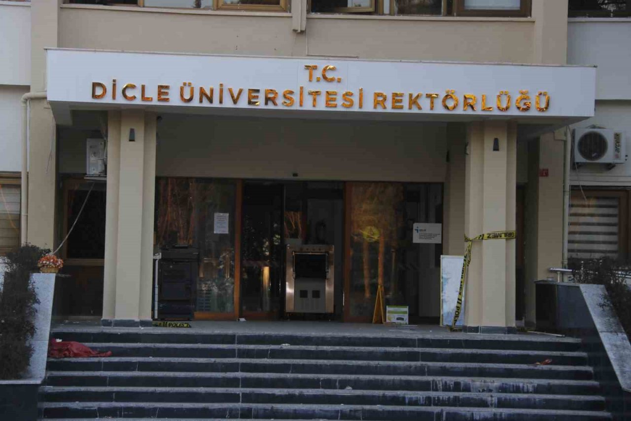 Dicle Üniversitesi rektörlük binası boşaltıldı