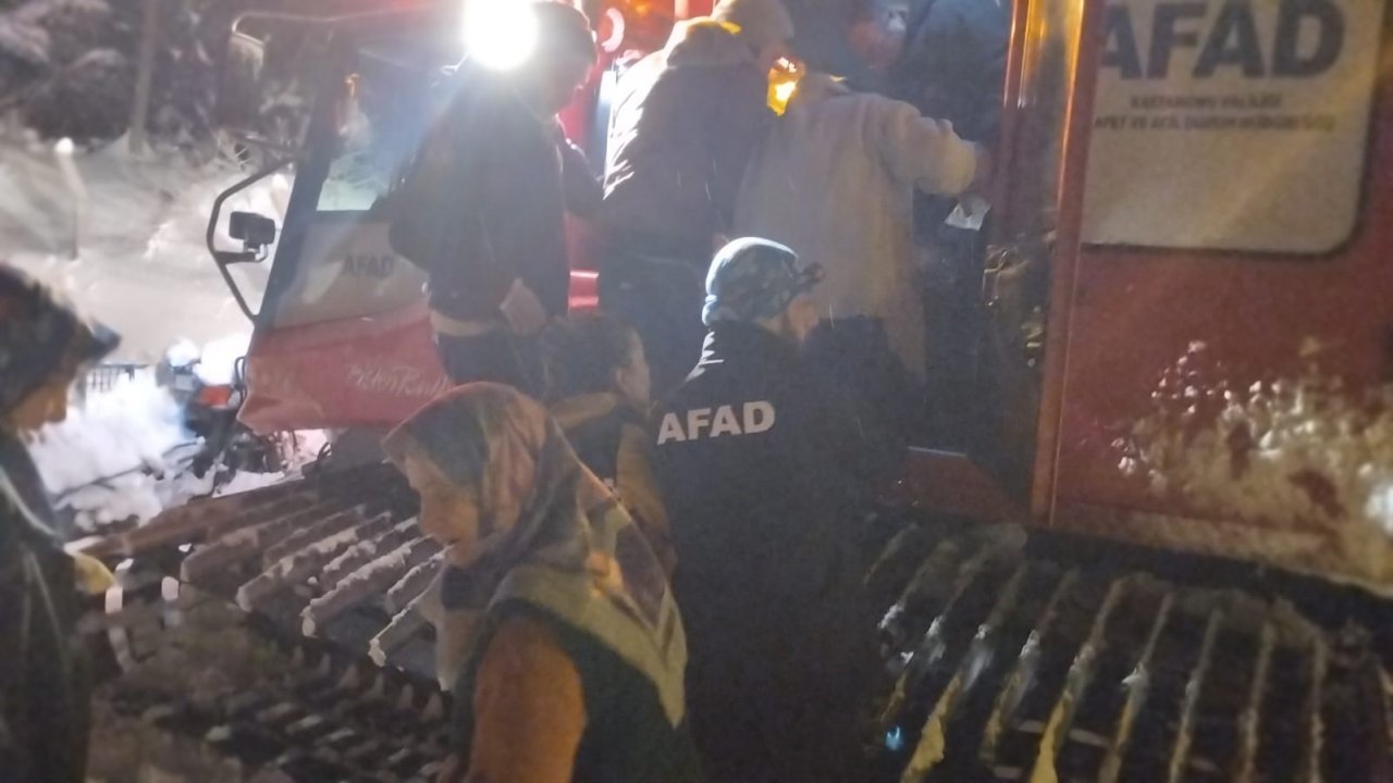 AFAD, kar üstü paletli aracı ile 16 hastaya müdahale etti