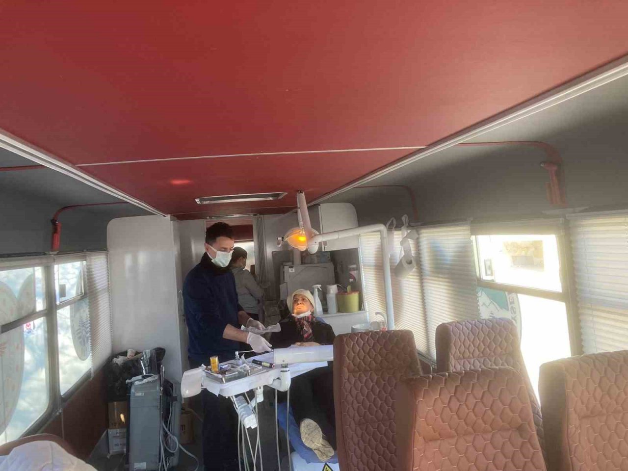 Gezici Ağız ve Diş Sağlığı Kliniği Depremzedelerin Hizmetinde