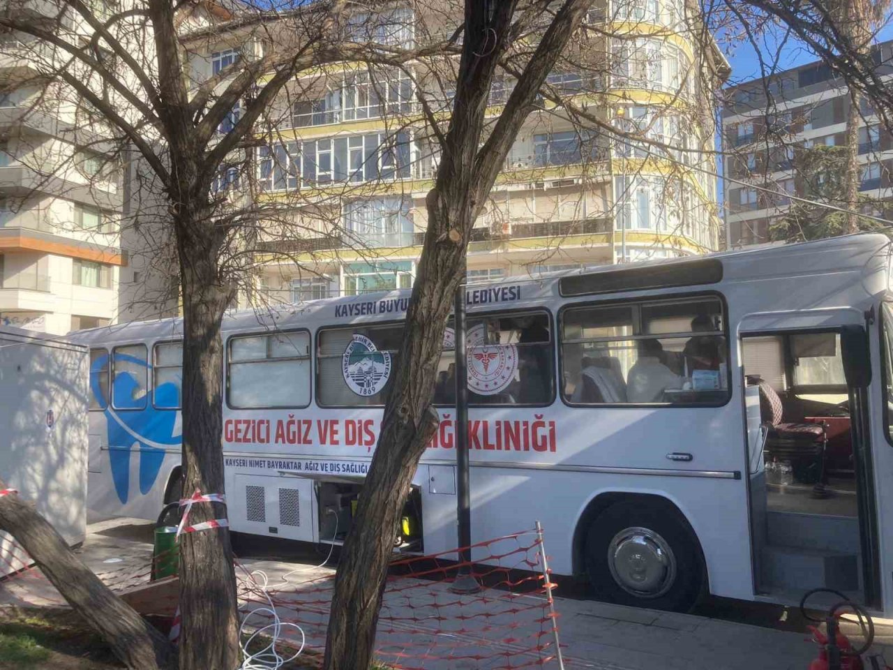 Gezici Ağız ve Diş Sağlığı Kliniği Depremzedelerin Hizmetinde