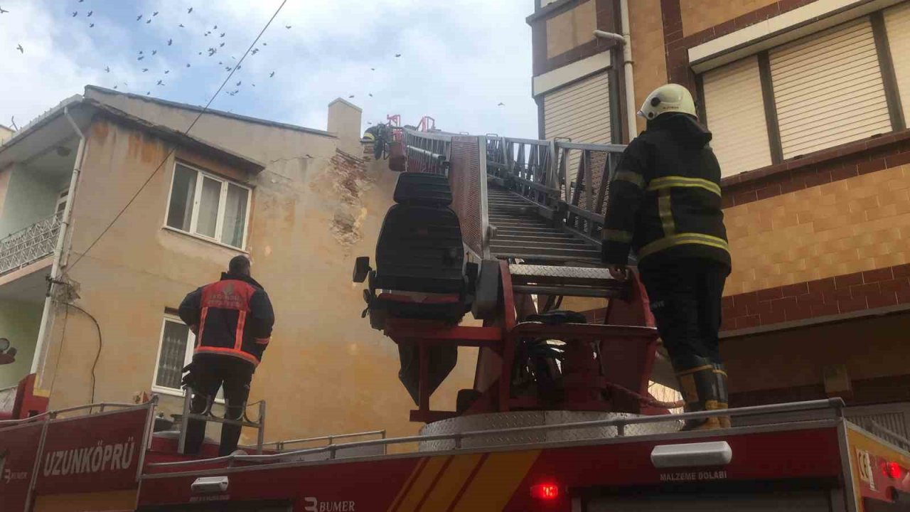 Uzunköprü’de baca yangını korkuttu