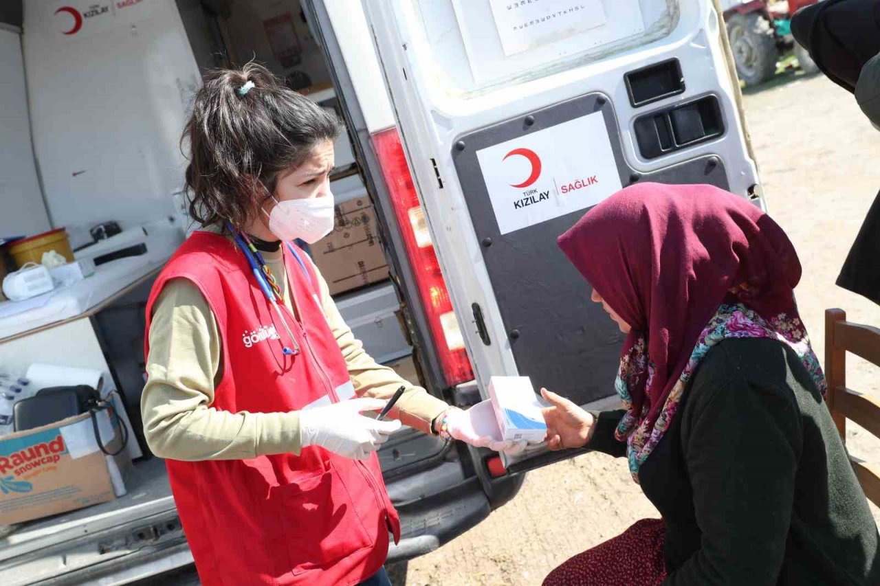 Kızılay mobil sağlık araçları ilk gün 600’den fazla depremzedeye ulaştı