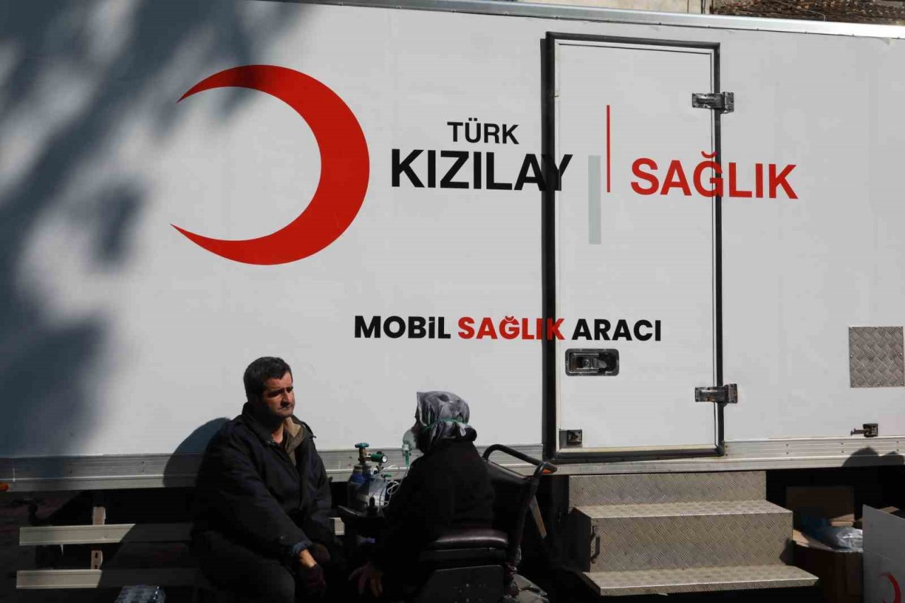 Kızılay mobil sağlık araçları ilk gün 600’den fazla depremzedeye ulaştı