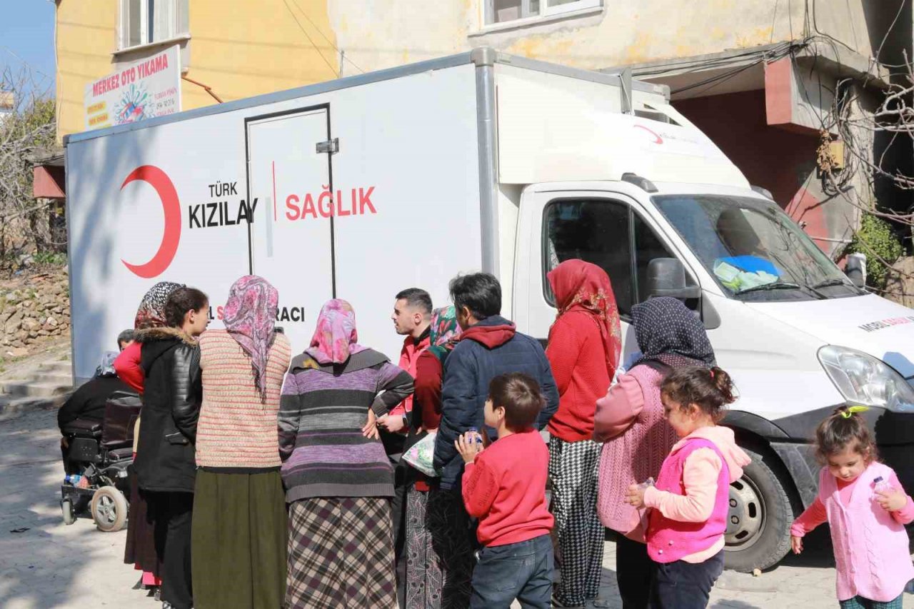 Kızılay mobil sağlık araçları ilk gün 600’den fazla depremzedeye ulaştı