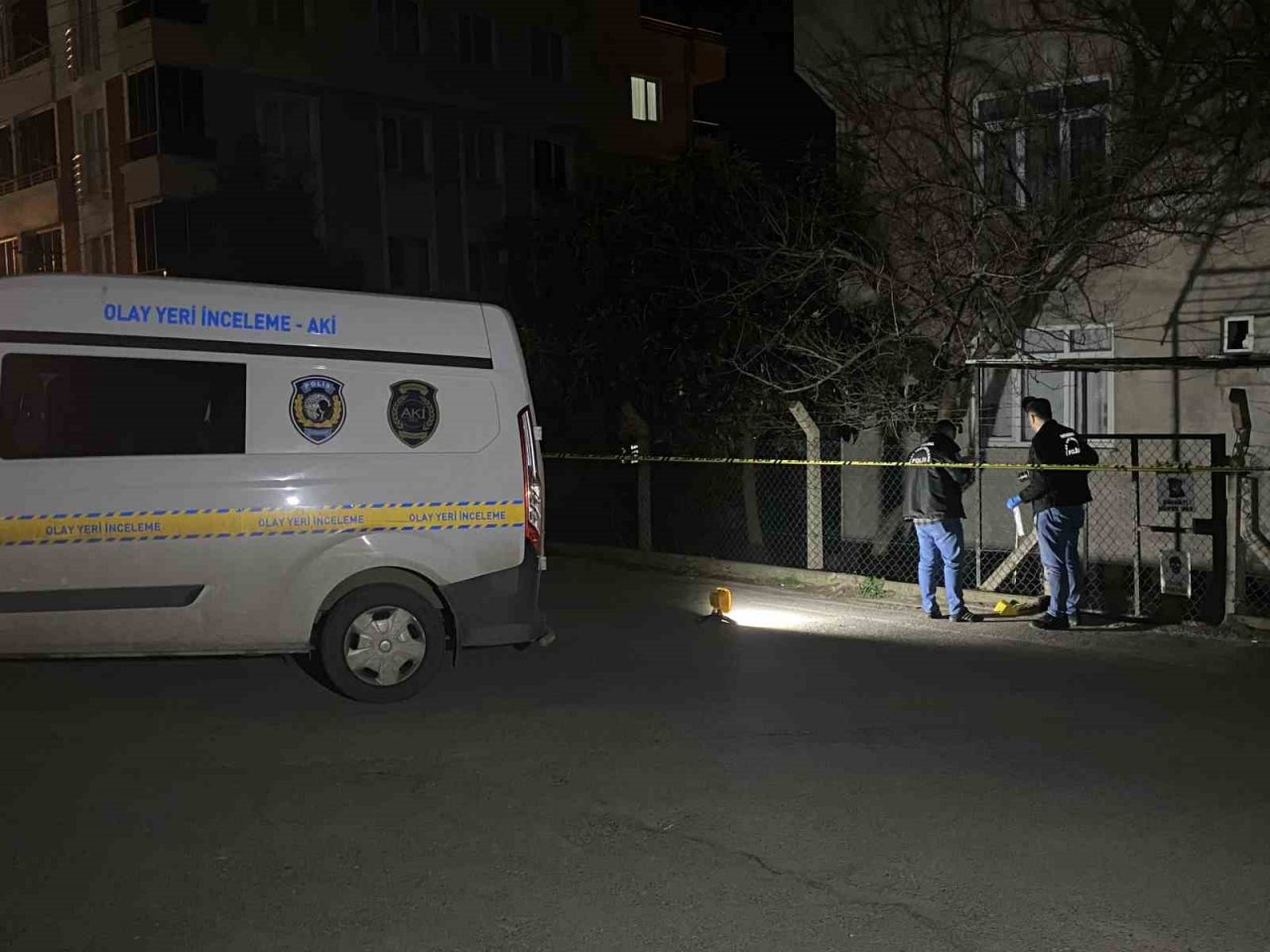 Tartıştığı şahsı sokak ortasında silahla vurup kaçtı