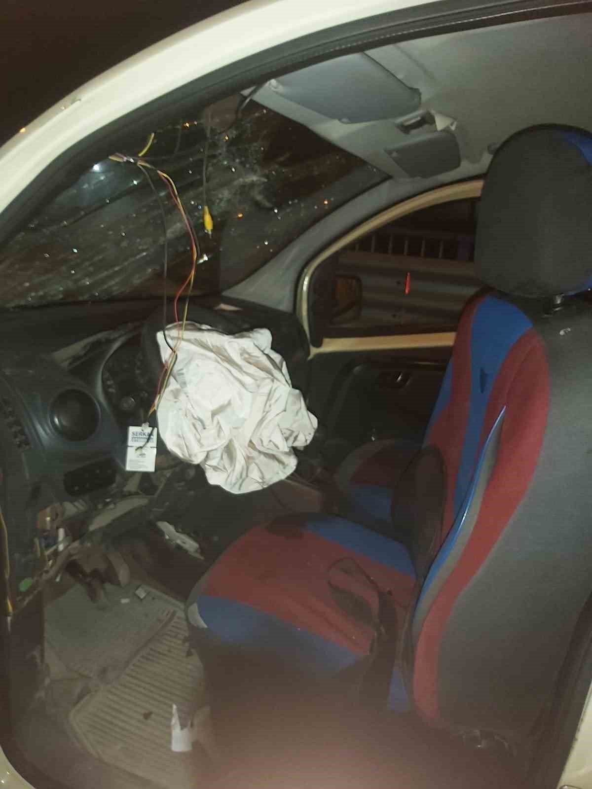 Ters yöne girip karşıdan gelen araçla çarpıştı: 5 yaralı