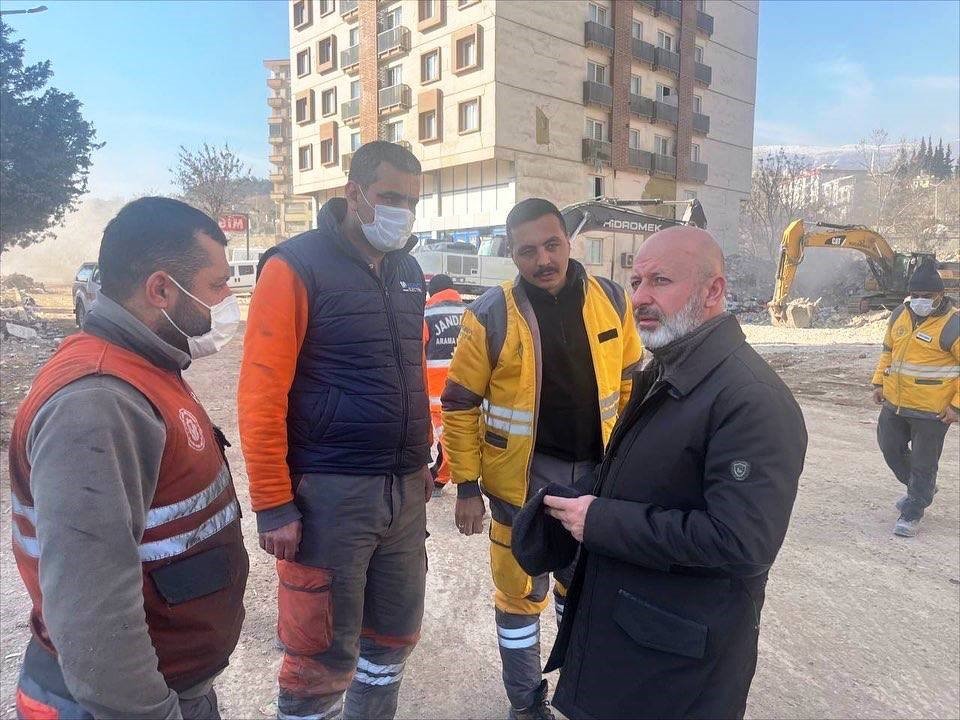Başkan Çolakbayrakdar, deprem bölgesindeki çalışmaları kontrol etti