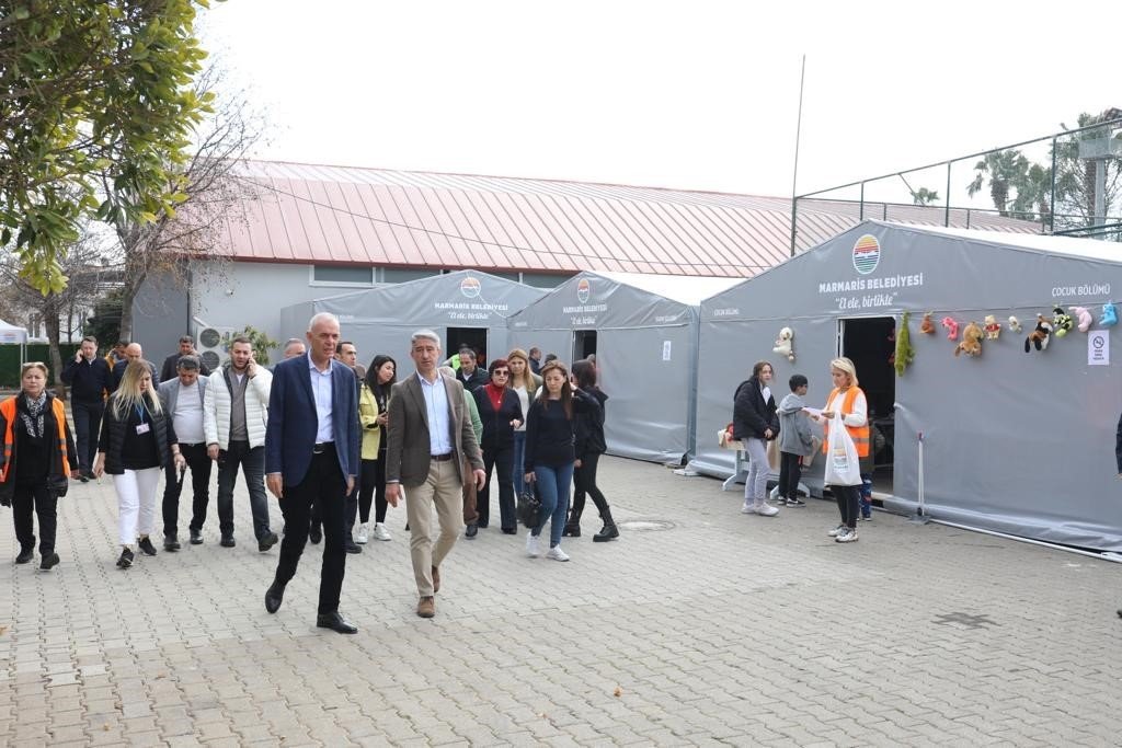 Marmaris’te depremde hayatını kaybedenler için lokma dağıtıldı