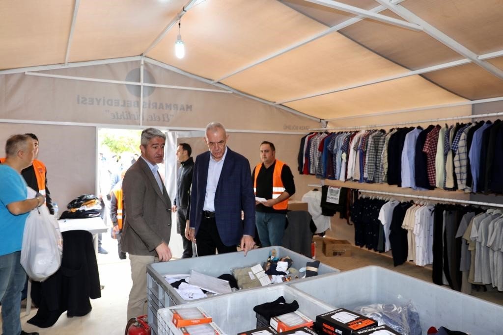 Marmaris’te depremde hayatını kaybedenler için lokma dağıtıldı