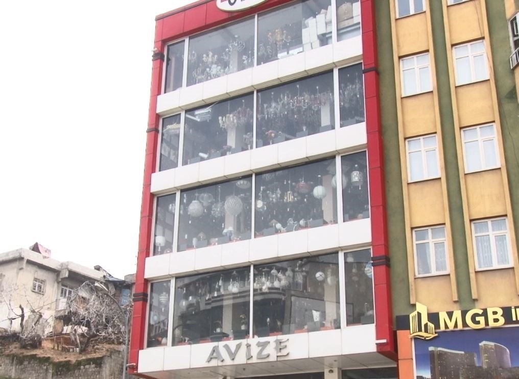 Kahramanmaraş’ta 4 katlı avize dükkanının sahibi İHA’ya konuştu