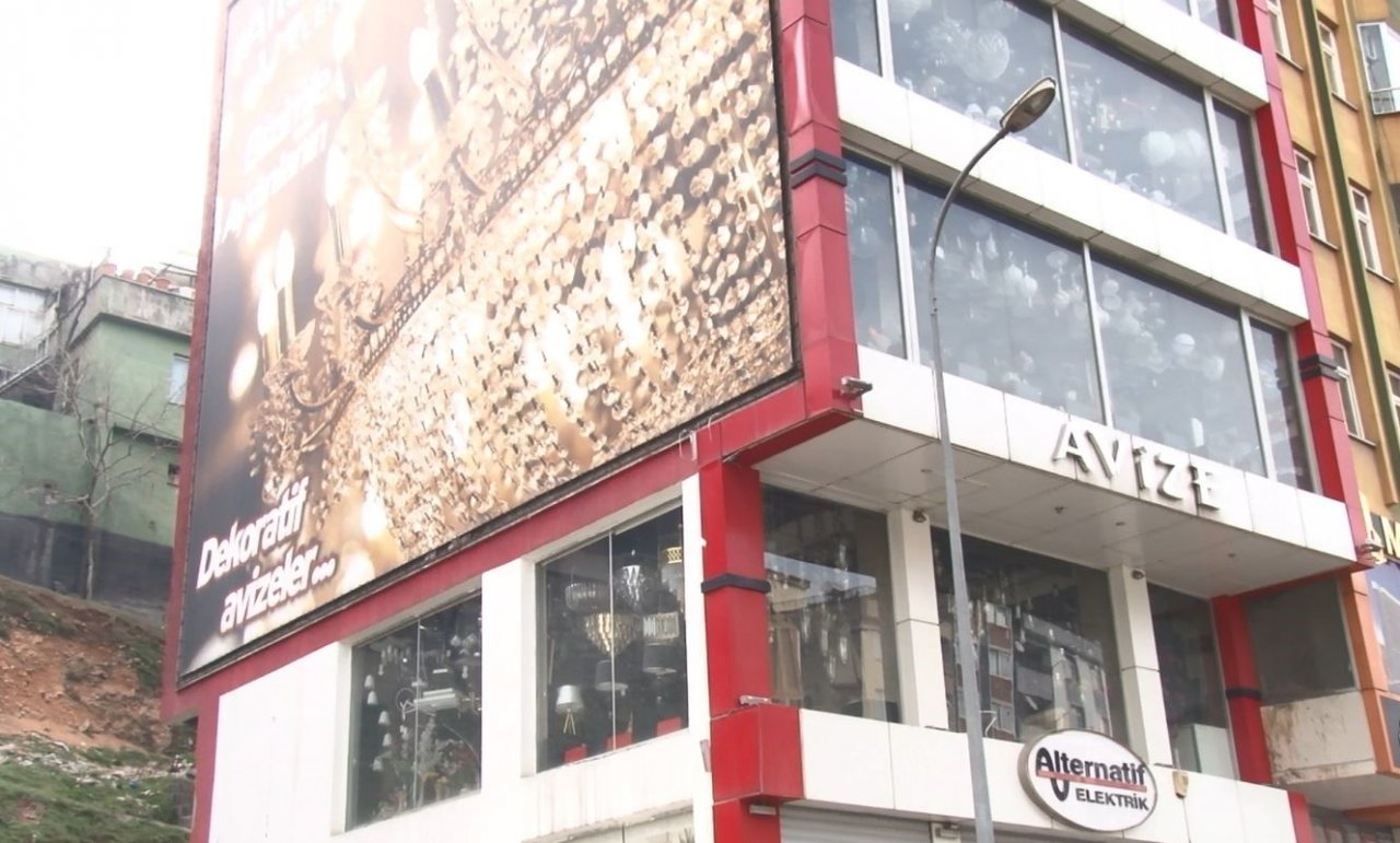 Kahramanmaraş’ta 4 katlı avize dükkanının sahibi İHA’ya konuştu