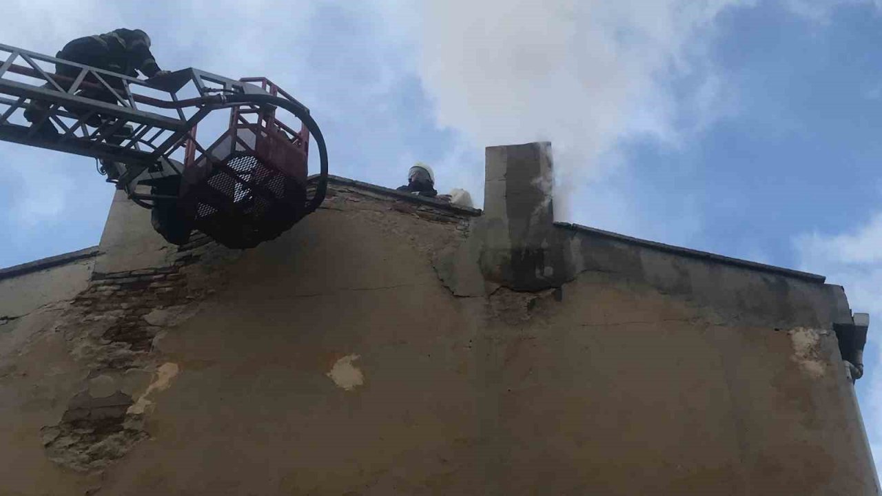 Uzunköprü’de baca yangını korkuttu