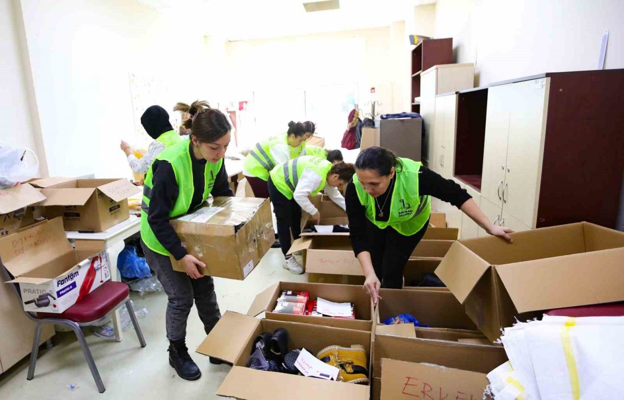 Bayraklı’da büyük deprem dayanışması