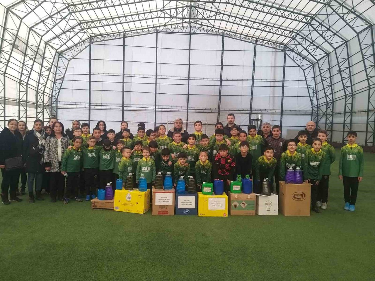 Ihlamurkentspor’dan deprem bölgesine hijyen malzemesi yardımı