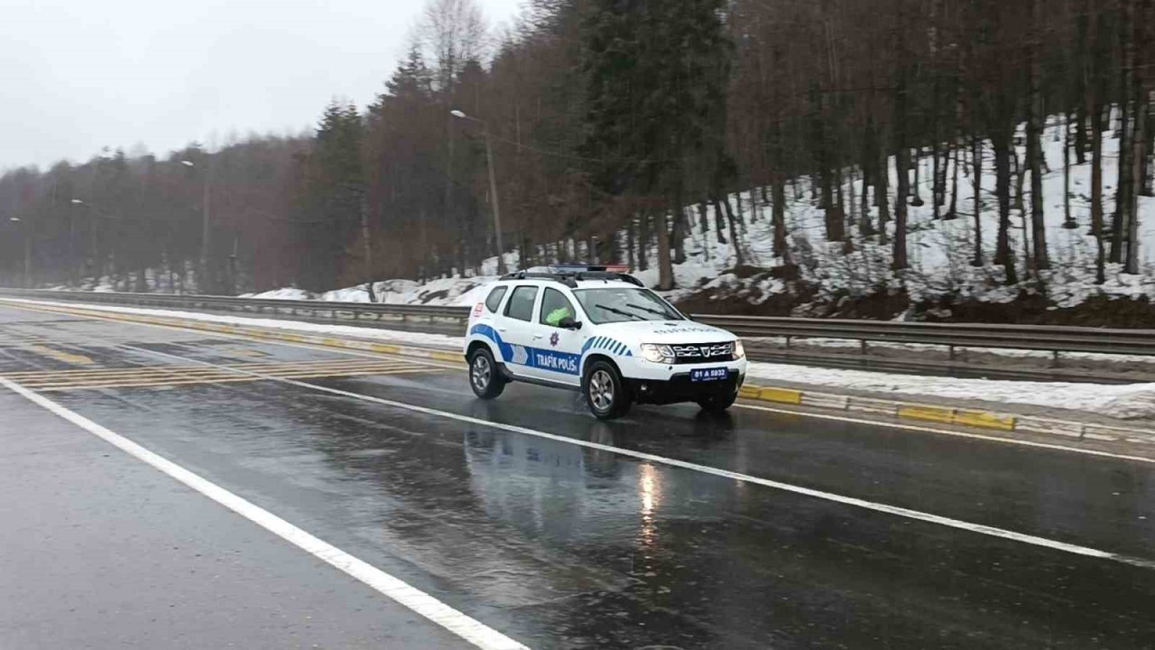 Bolu Dağı’nda kar yağışı etkili oluyor