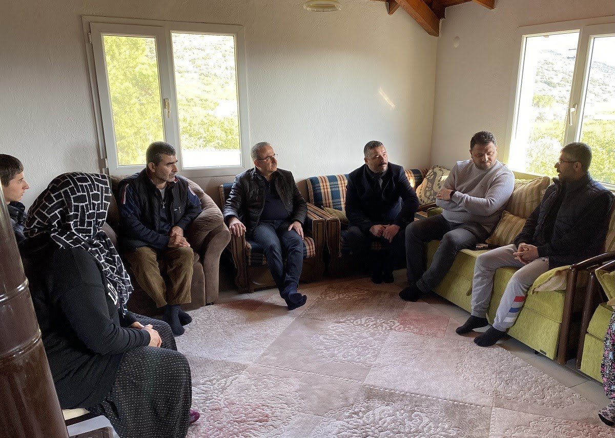 AK Partili Sürekli: "İzmir’imize gelen depremzedelerimizi yalnız bırakmıyoruz"