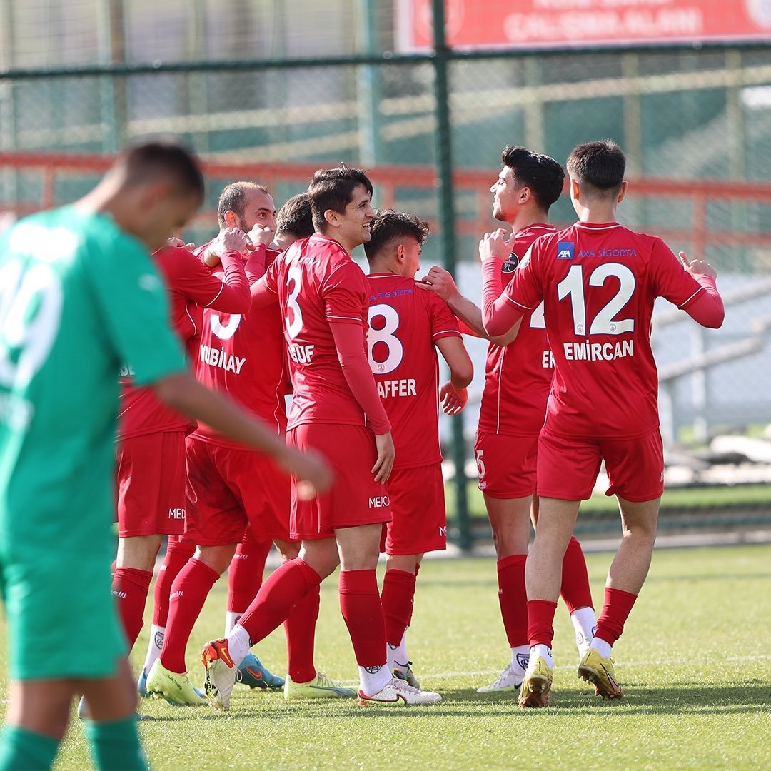 Altınordu, hazırlık maçında güldü