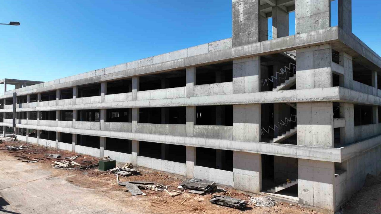Akdeniz Üniversitesi Katlı Otoparkı’nda betonarme imalatı tamamlandı