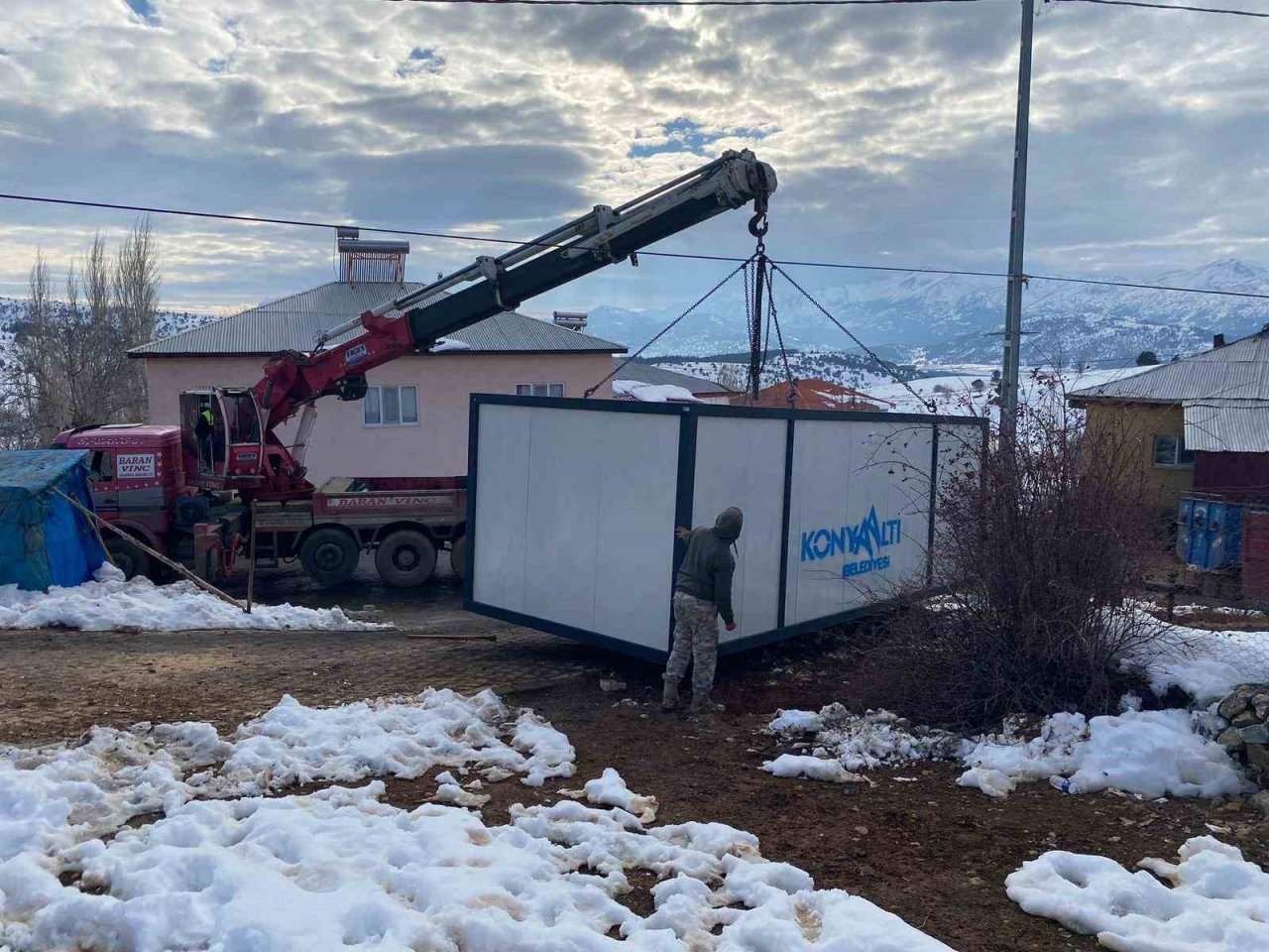 Deprem bölgesine konteyner desteği