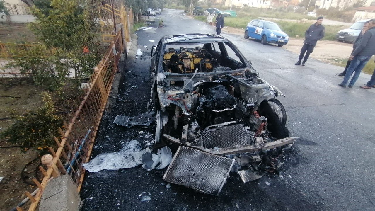 Lüks otomobili kundaklayan şüphelinin planı filmleri aratmadı