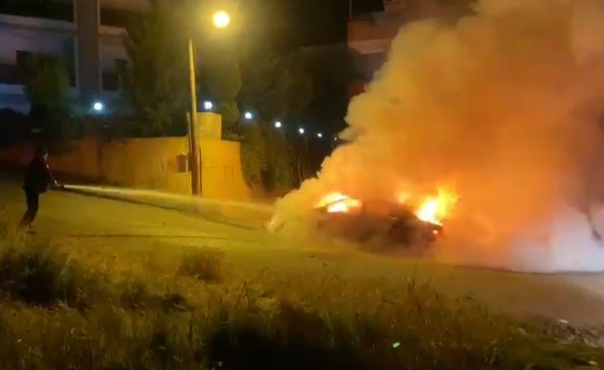 Lüks otomobili kundaklayan şüphelinin planı filmleri aratmadı