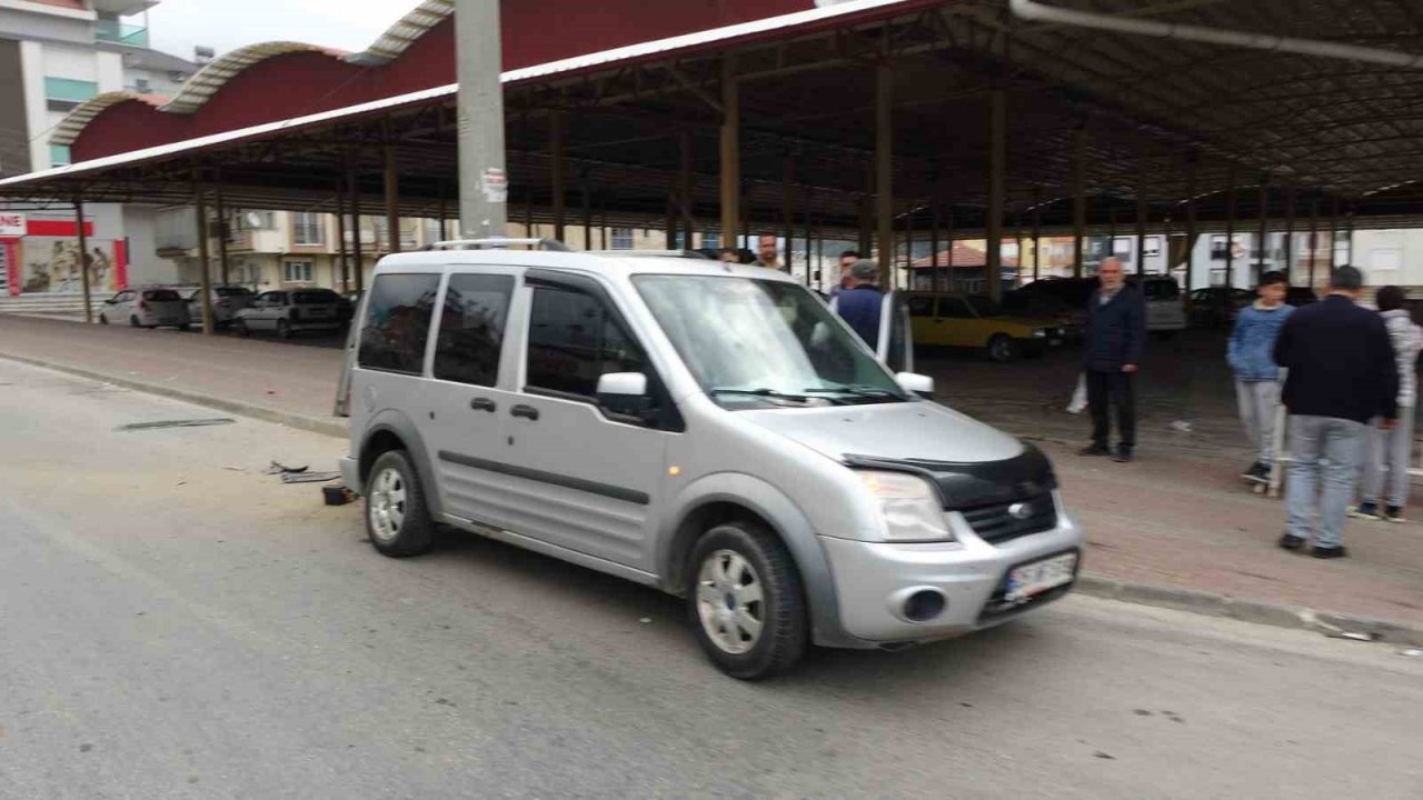 Hafif ticari araç ile otomobil çarpıştı: 1 yaralı