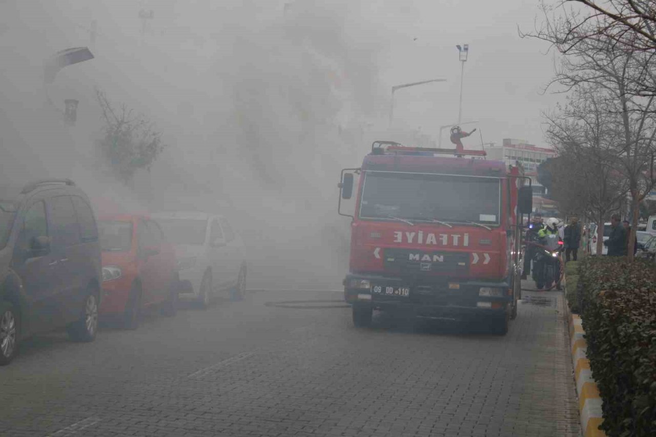 Seyir halindeki ticari araç, alev topuna döndü
