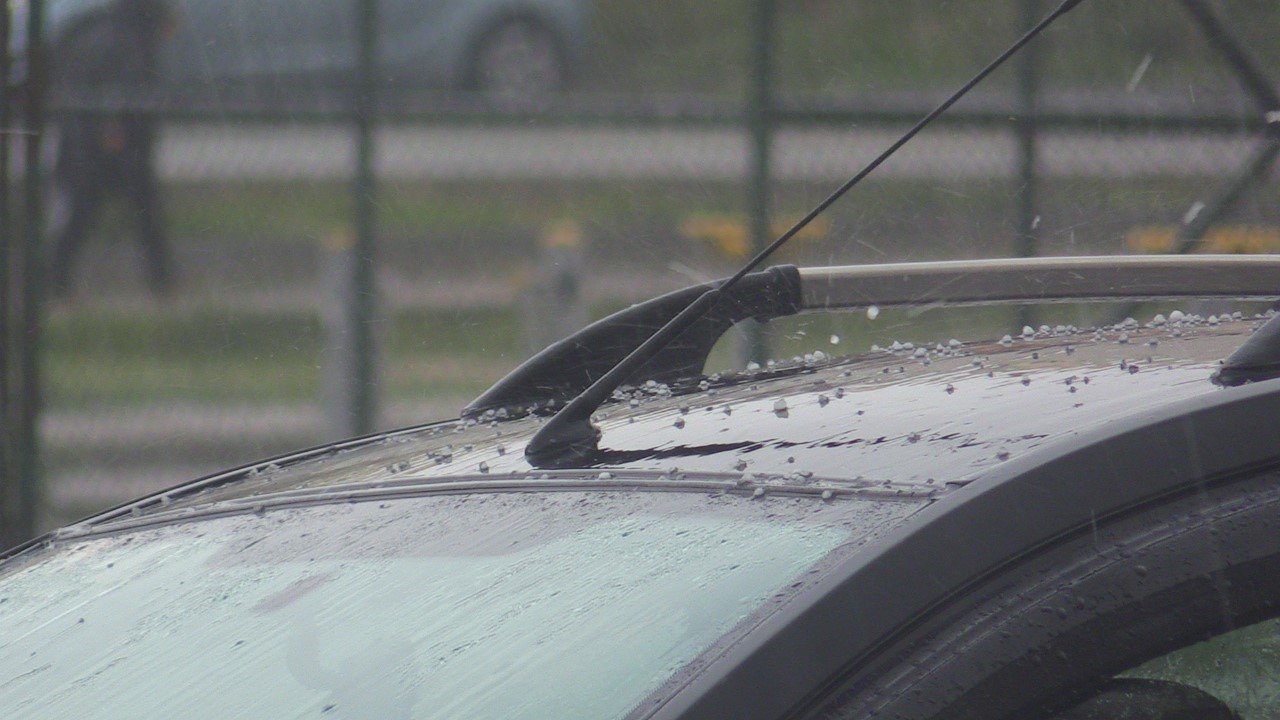 Bandırma’da dolu ve sağanak yağış etkili oldu