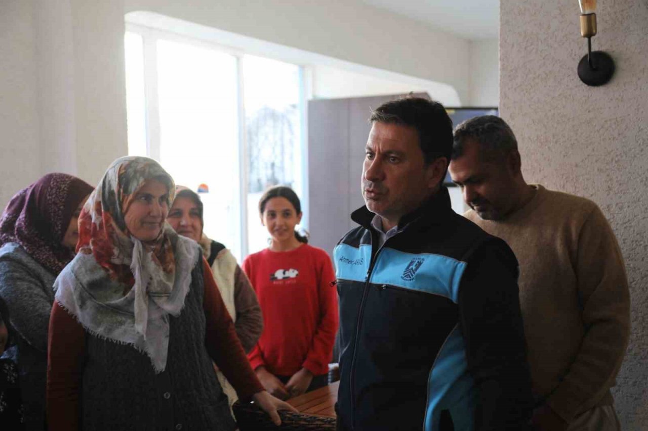 Başkan Aras, depremzedeler ile görüştü