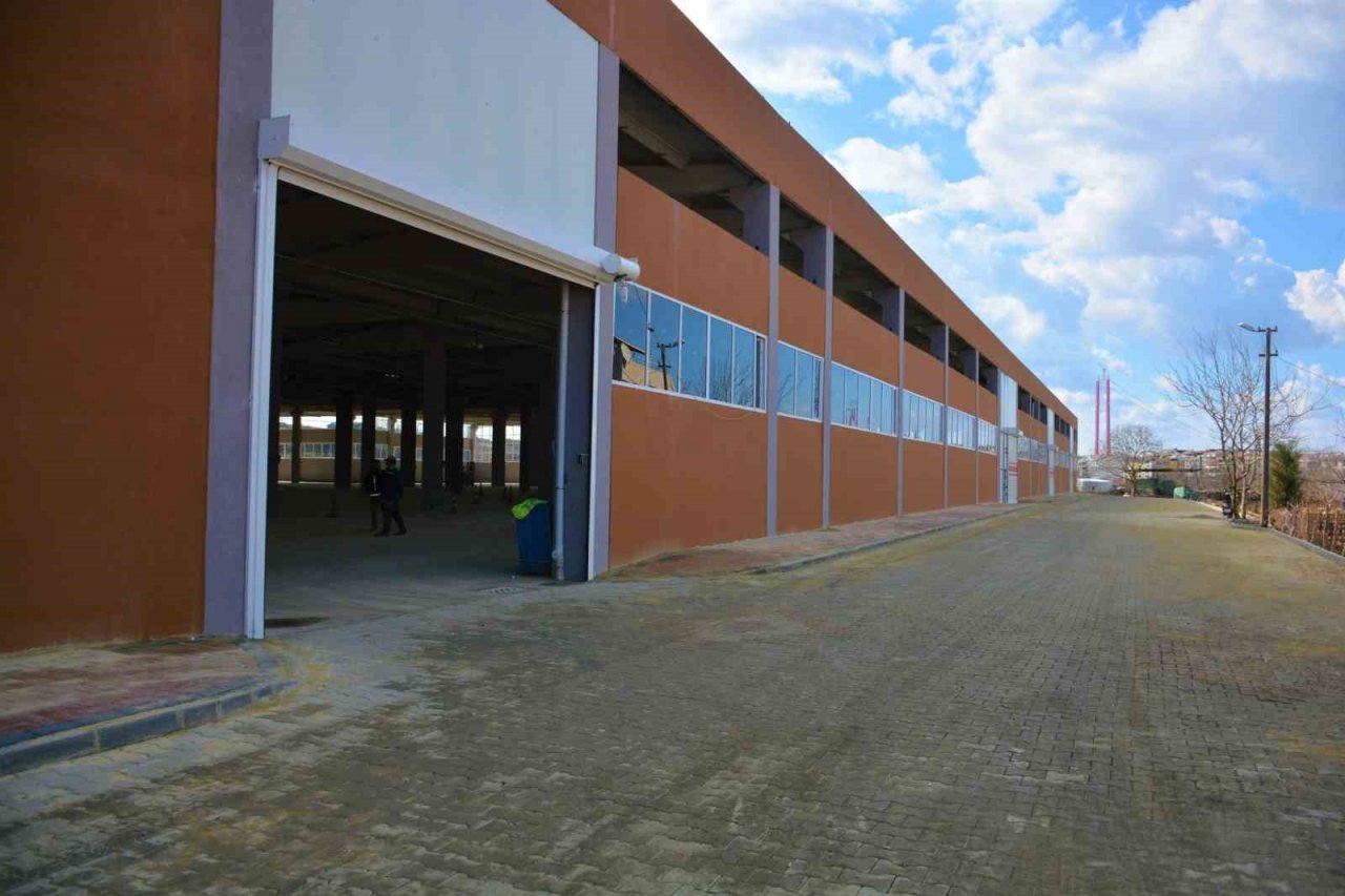 Lapseki’de halk pazarı 25 Şubat’ta kapalı pazar yerinde kurulacak