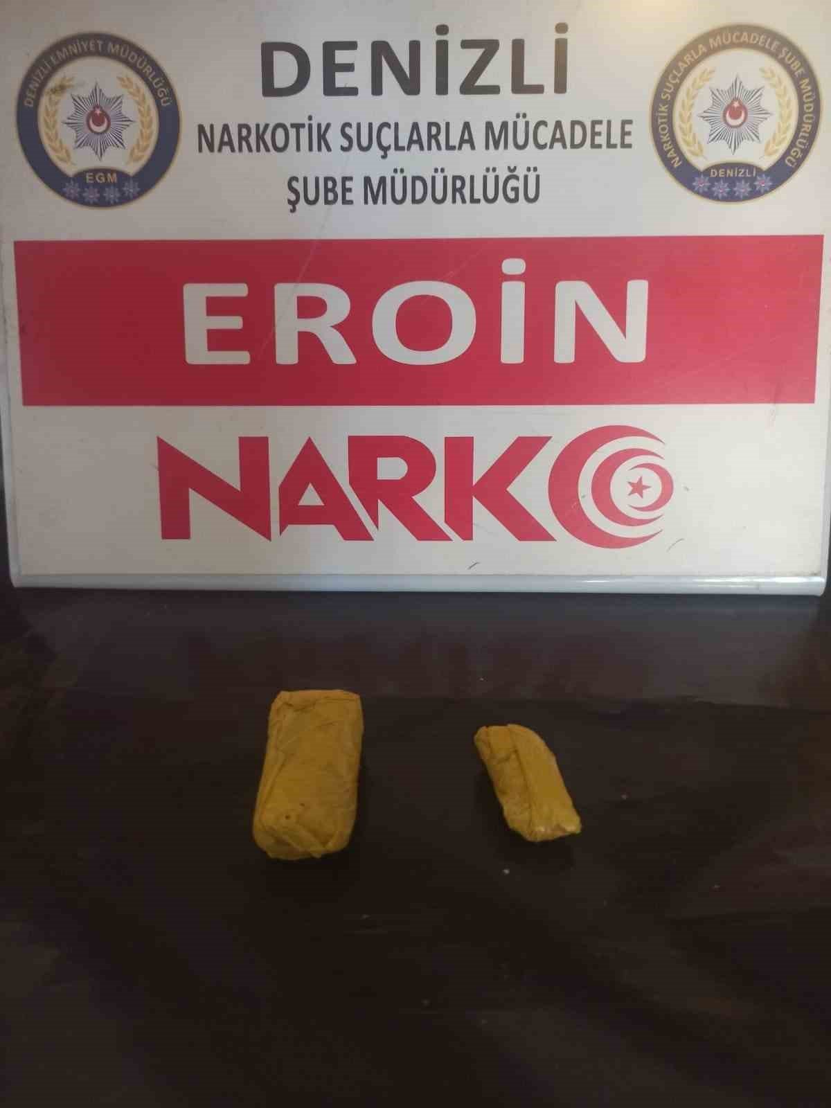 Ekmeğin arasına gizledikleri uyuşturucuyla yakalandılar