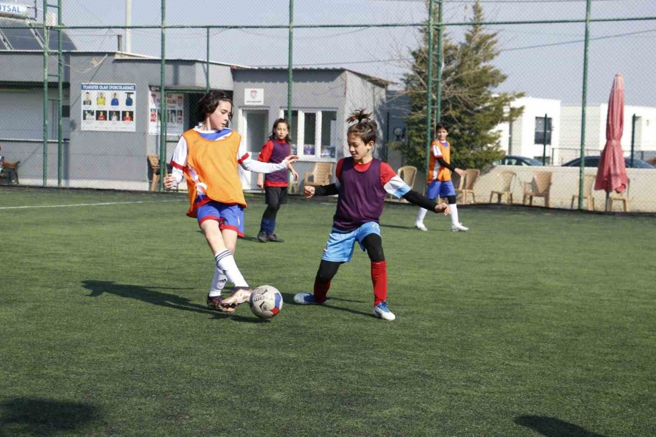 Denizli futbolcu fabrikası çalışıyor