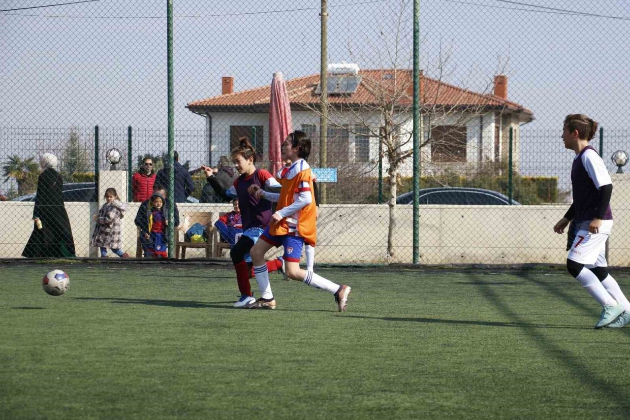 Denizli futbolcu fabrikası çalışıyor