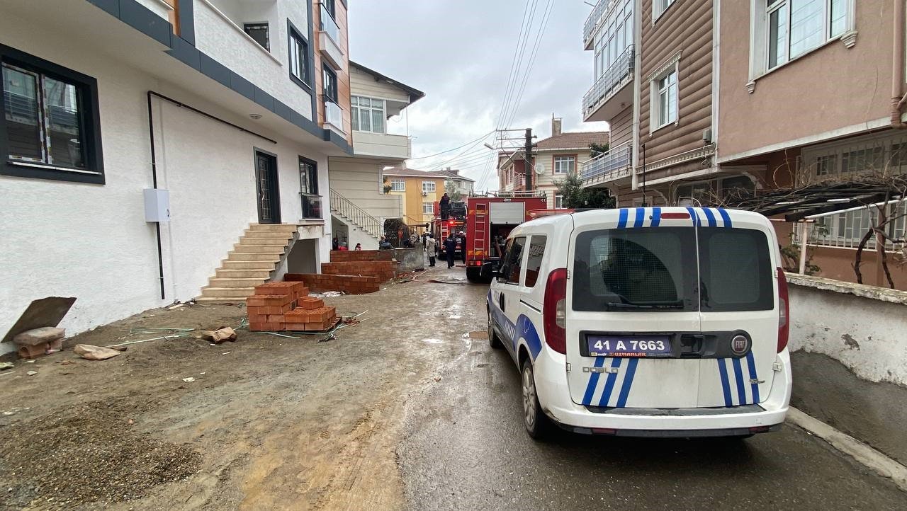 Yangına camları kırarak müdahale ettiler