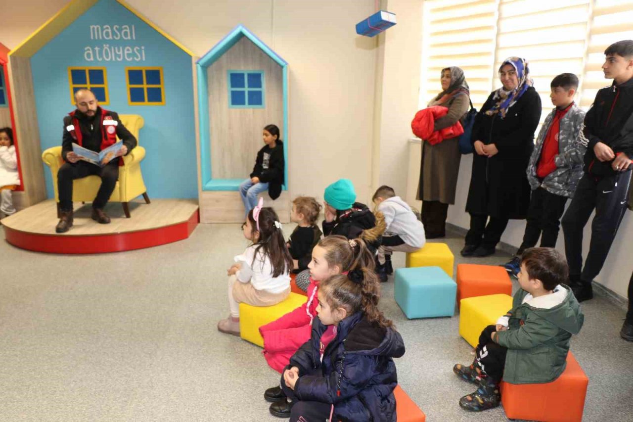 Erzincan’da depremzede çocuklar için afetin izleri silinmeye çalışılıyor