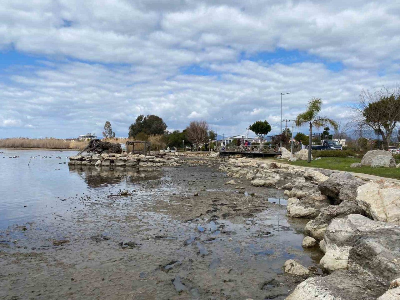 Fethiye’de deniz 10 metre çekildi