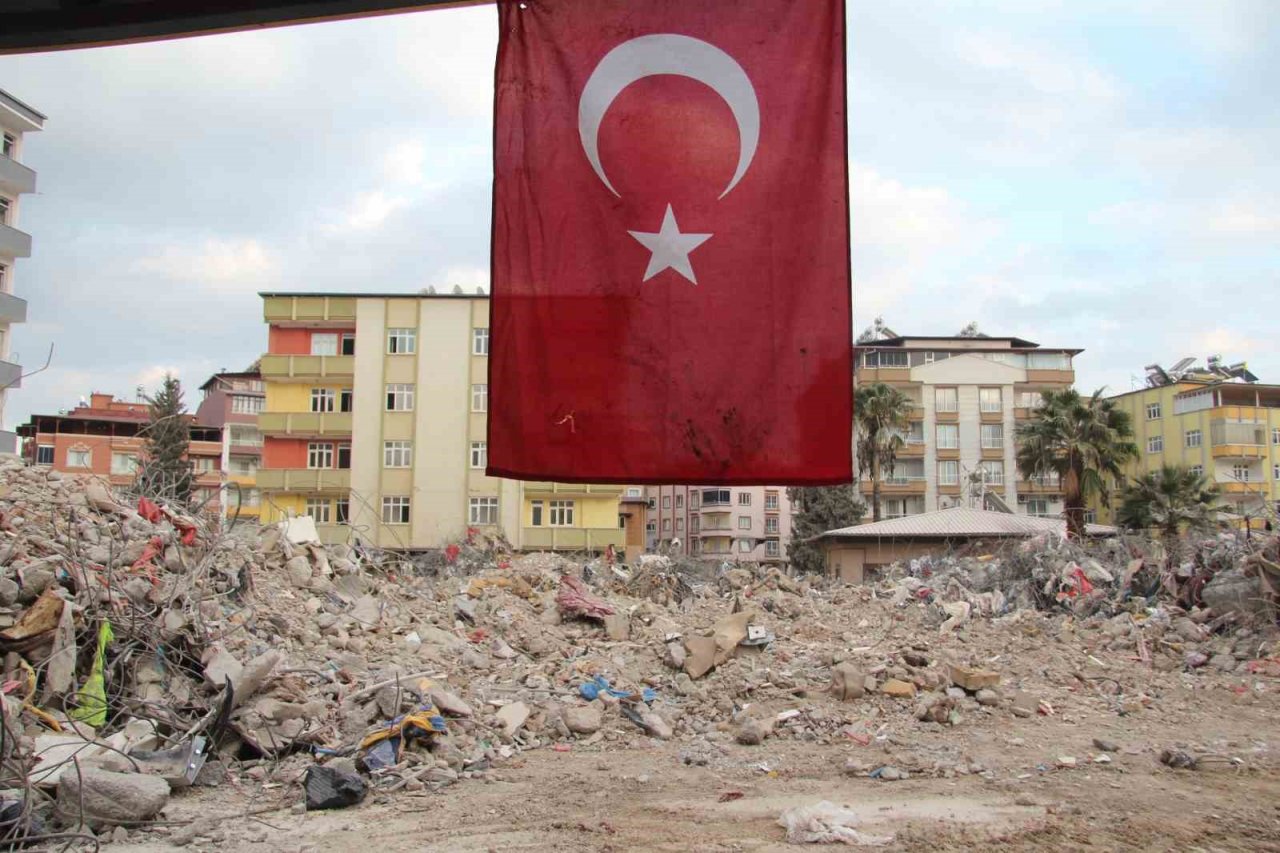 Kahramanmaraş depreminde, şehit oğlunun adının yaşatıldığı apartmanda hayatını kaybetti