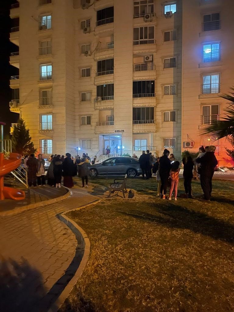 Nusaybin’de depremden korkan vatandaşlar sokağa çıktı