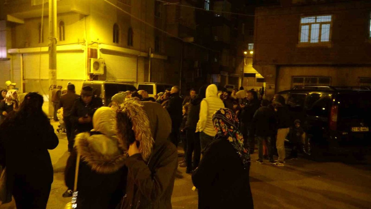 Hatay’da deprem oldu, Diyarbakır’da vatandaş serum ile dışarı kaçtı