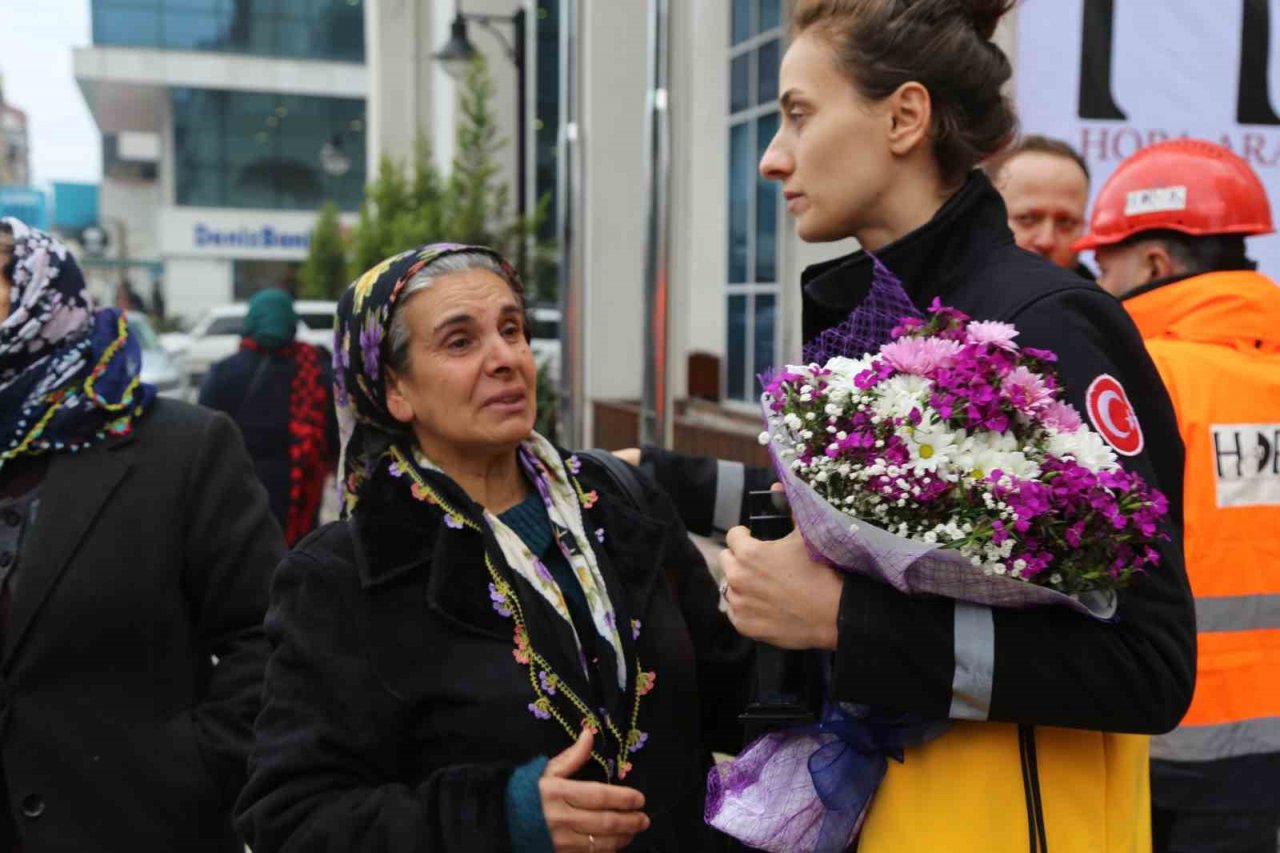 Deprem bölgesinden dönen HAPAK ekibine Artvin’de duygusal karşılama